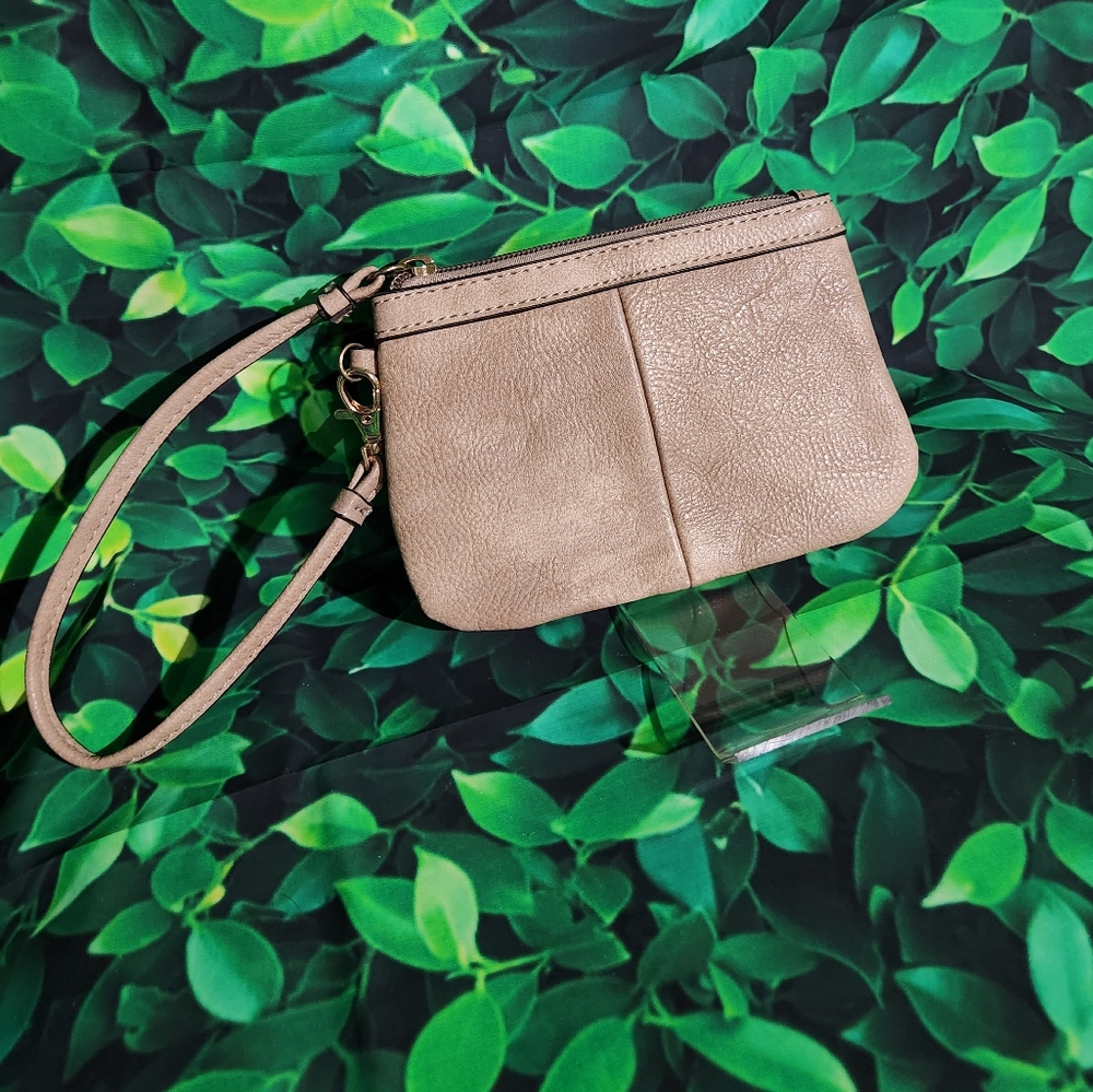 Wilsons Leather sm beige wristlet